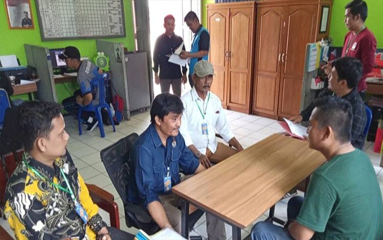 Ketua KPU Kapuas Adiresido saat kunjungi Rutan Kapuas koordinasi pemutakhiran data Pemilu 2024. (FOTO: IST)