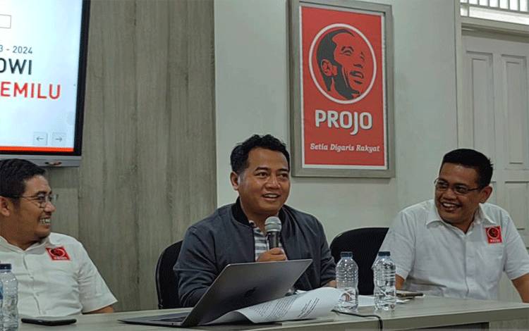 Pengamat politik Adi Prayitno saat konferensi pers "Selamatkan Jokowi, Tolak Penundaan Pemilu" di Kantor DPP Projo, Jakarta, Rabu (28/12/2022). ANTARA/Melalusa Susthira K.