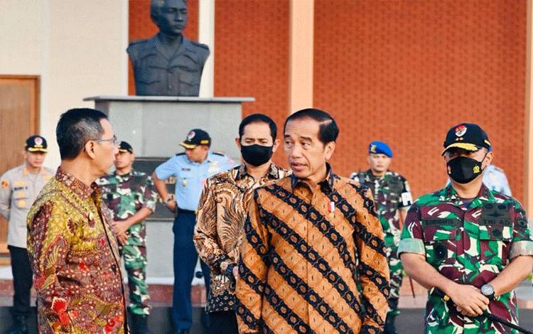 Presiden Joko Widodo bertolak menuju Singapura dari Pangkalan TNI AU Halim Perdanakusuma, Jakarta, Kamis (16/3/2023). ANTARA/HO-Biro Pers Sekretariat Presiden.