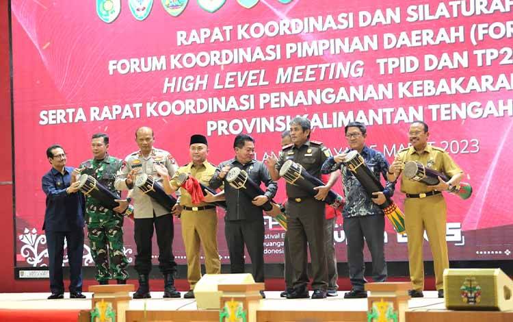 Kegiatan High Level Meeting atau HLM di Ruang Aula Jayang Tingang, Kantor Gubernur Provinsi Kalimantan Tengah kemarin. (FOTO: TESTI PRISCILLA)