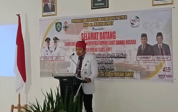 Ketua tim akreditasi RSUD dr. Murjani,Anggun ImanHernawan, memberikan sambutan di Aula Penunjang, RSUD dr. Murjani, Sampit, Jumat, 17 Maret 2023. (FOTO: DEWIP)