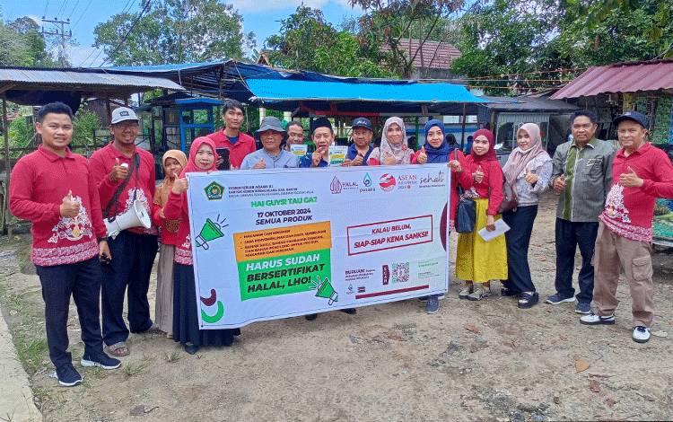 Kegiatan kampanye wajib sertifikasi halal yang dilakukan oleh Kantor Kementerian Agama Barito Timur di Komplek Pelajar Jalan Nansarunai Tamiang Layang, Jumat, 18 Maret 2023. (FOTO: BOLE MALO)
