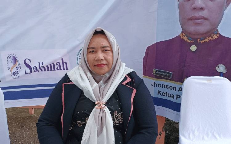 Anggota DPRD Gunung Mas Siti Hilmiah saat hadiri kegiatan pawai tarhib ramadan di taman kota Kuala Kurun, Sabtu, 18 Maret 2023. (FOTO: RISKA YULYANA)