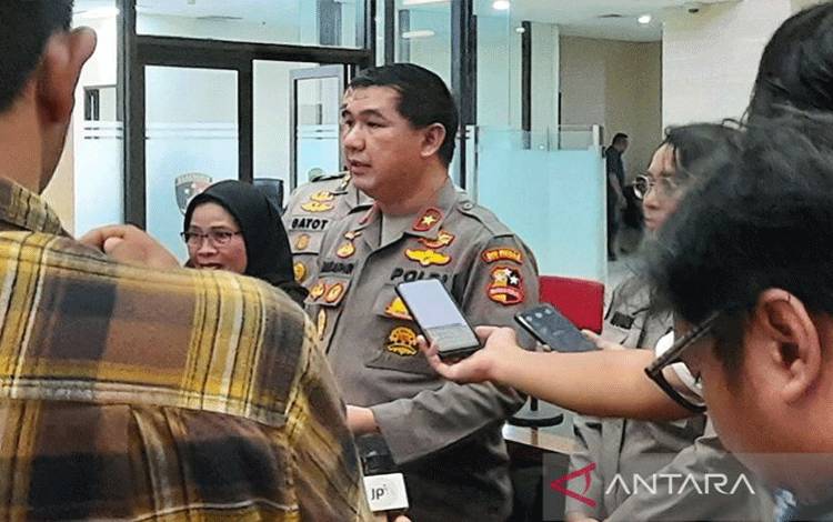 Kepala Biro Penerangan Masyarakat (Karopenmas) Divisi Humas Polri Brigjen Pol. Ahmad Ramadhan memberikan keterangan kepada wartawan di Jakarta, Kamis (16/3/2023). (ANTARA/Laily Rahmawaty) (ANTARA/Laily Rahmawaty)