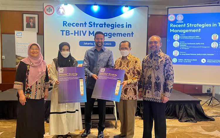 President Director Abbott Rapid Diagnostics (ARDx) Indonesia Benny George (tengah) dalam gelar wicara Recent Strategies in TB-HIV Management. (ANTARA/HO)