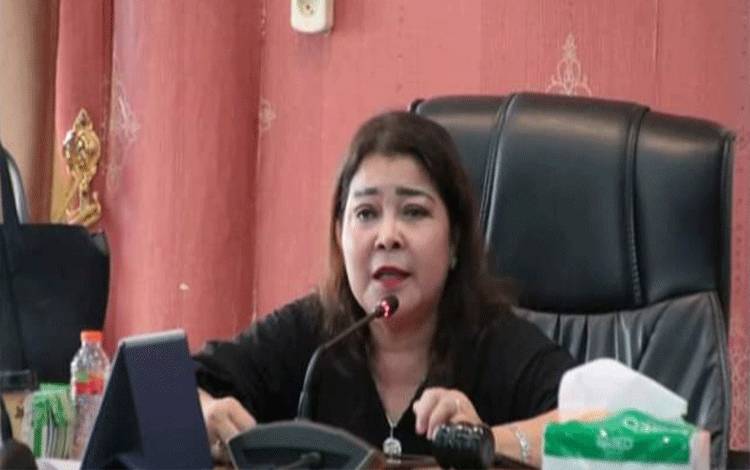 Ketua Komisi B DPRD Kota Palangka Raya, Nenie Adriaty Lambung.(FOTO: Sekretariat DPRD Kota Palangka Raya)
