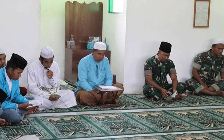 Kegiatan doa bersama digelar Kodim 1011 Kuala Kapuas peringati HUT ke-49 Korem Panju Panjung, bertempat di Masjid Darul Huda (eks batalyon). (FOTO: IST)