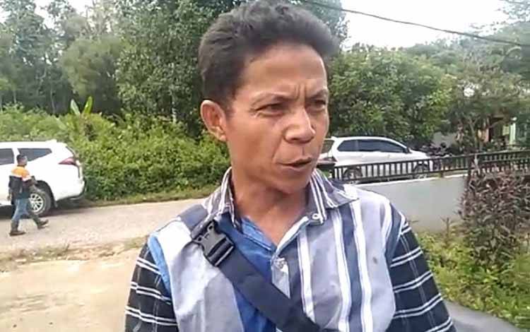 Ketua BPD Dorong Kabupaten Barito Timur, Thomas saat memberikan pernyataan kepada wartawan usai menghadiri undangan manajemen PT SLS, Rabu, 22 Maret 2023. (FOTO: IST)