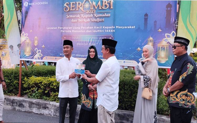 Kick off Semarak Rupiah Ramadhan dan Berkah Idul Fitri yang disingkat SERAMBI 1444H/2023 serta Layanan Kas Keliling Bank Indonesia bersama Perbankan Kota Palangka Raya pada Kamis, 23 Maret 2023 petang.(FOTO: TESTI PRISCILLA)