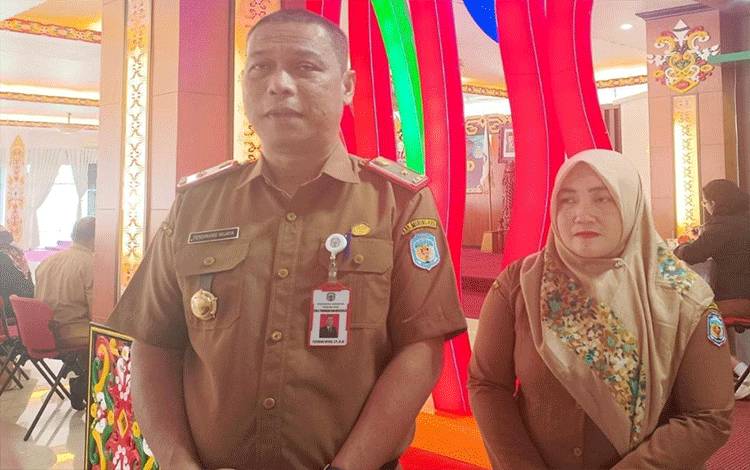 Kepala Dinas Pendidikan dan Kebudayaan Murung Raya Ferdinand Wijaya didampingi Kepala Bidang (Kabid) PAUD Aulia Ridayani 