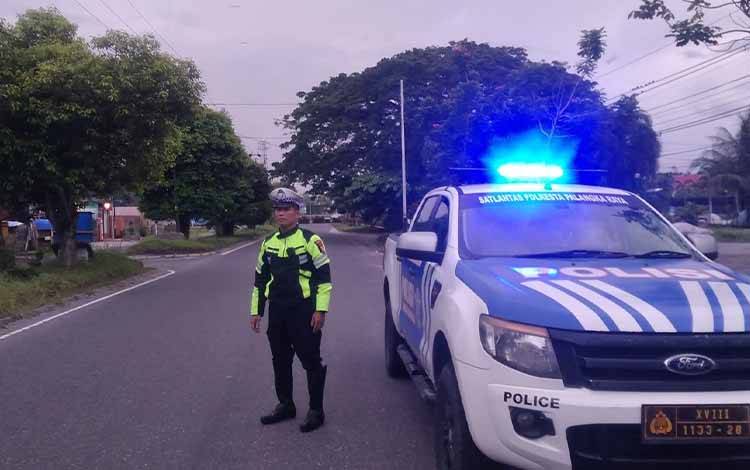 Anggota Satlantas Polresta Palangka Raya Aipda Aan Sugiarto saat melakukan patroli di Jalan Garuda (FOTO: SATLANTAS POLRESTA PALANGKA RAYA)