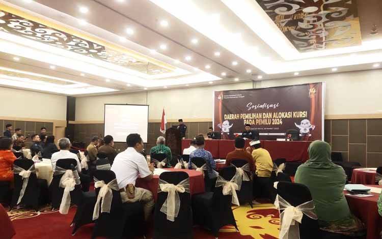 KPU Kalimantan Tengah sosialisasi alokasi kursi DPRD di Palangka Raya, Selasa (28/3/2023). (ANTARA/Rendhik Andika)