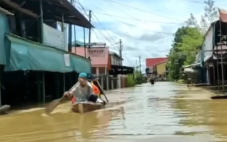 Banjir yang melanda pemukiman warga, BPBPK Kalteng mengingatkan pentingnya pengurangan potensi kerugian kebencanaan. (FOTO: IST)