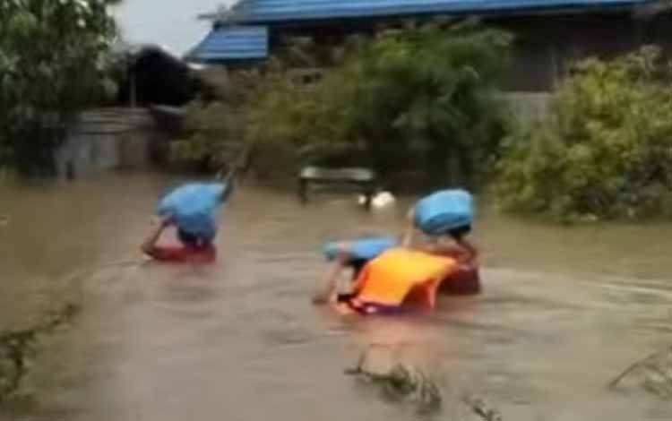 Banjir di wilayah Kecamatan Kapuas Tengah. (FOTO: IST)