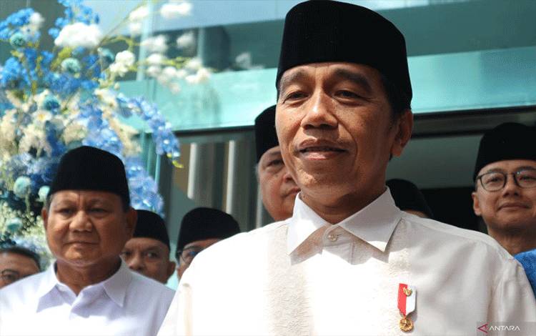 Presiden Jokowi dalam acara silaturahmi Ramadhan yang digelar oleh Partai Amanat Nasional (PAN) di Kantor Dewan Pimpinan Pusat (DPP) PAN Jakarta pada Minggu (2/4/2023). ANTARA/Desca Lidya Natalia