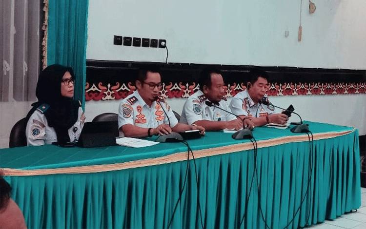 Rapat koordinasi lintas sektor persiapan menghadapi Idul Fitri di Kantor Bupati Kotawaringin Timur, Senin, 3 April 2023. (FOTO: DEWIP)