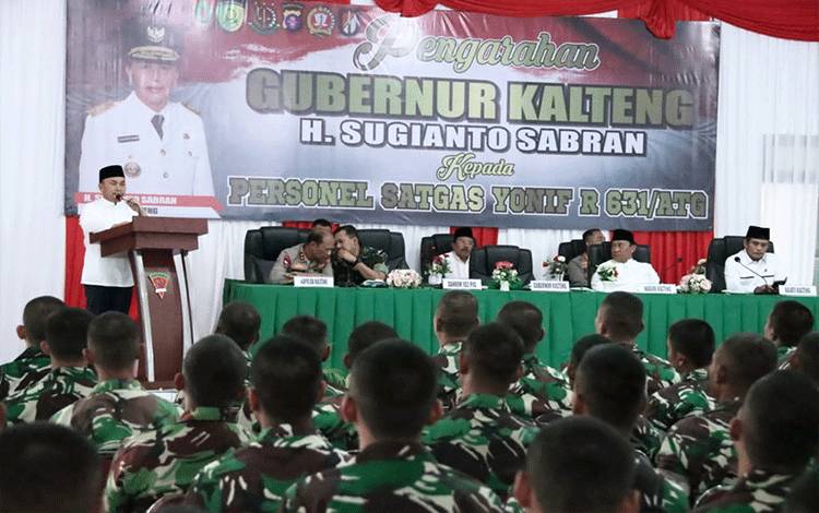 Gubernur Kalteng H. Sugianto Sabran saat menyampaikan sambutannya saat menghadiri doa bersama Pemberangkatan Satgas Ops Obvit Nasional PT.Freeport Indonesia di wilayah Papua, di Tjilik Riwut km 6, baru baru ini. (FOTO: IST)