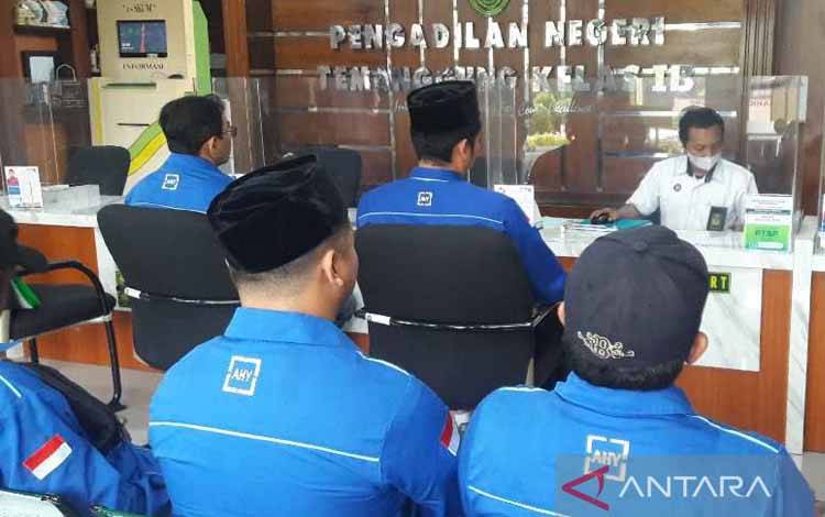 DPC Partai Demokrat Kabupaten Temanggung mengajukan surat perlindungan hukum ke Pengadilan Negeri Temanggung. (ANTARA/Heru Suyitno)