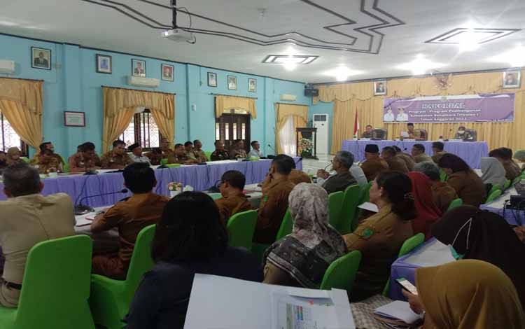 Pelaksanaan Rakordal program-program pembangunan Kabupaten Sukamara triwulan I tahun anggaran 2023 di Bappeda Sukamara, Senin, 10 April 2023. (FOTO:NORHASANAH)