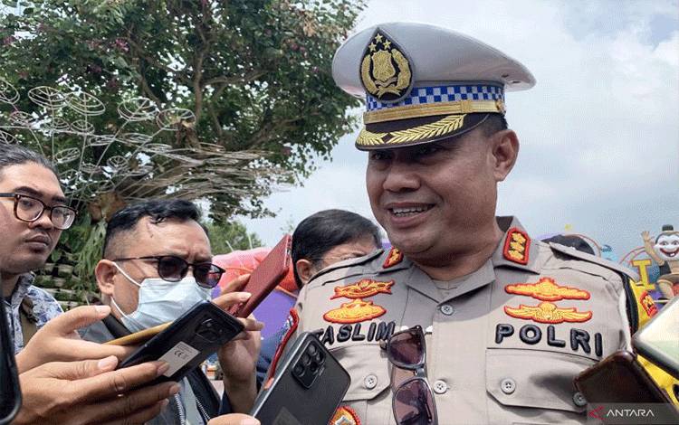 Dirlantas Polda Jatim Kombes Polisi M. Taslim Chairuddin pada saat memberikan keterangan kepada awak media di Kota Batu, Jawa Timur, Senin (24/4/2023). ANTARA/Vicki Febrianto
