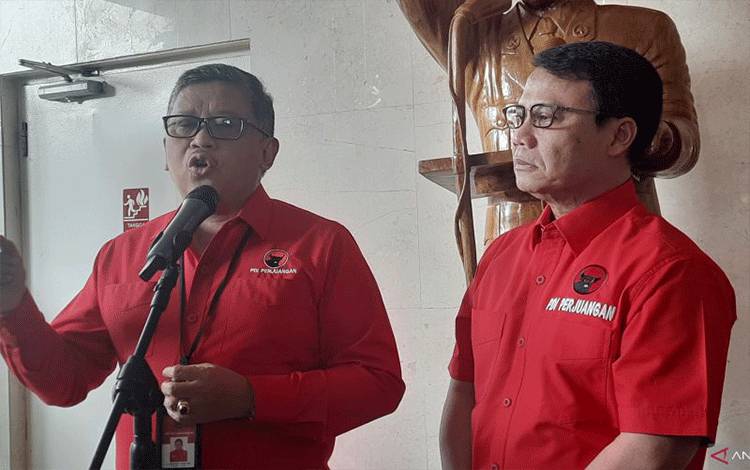 Sekretaris Jenderal PDI Perjuangan (PDIP) Hasto Kristiyanto di DPP PDI Perjuangan, Senin (24/4/2023). (ANTARA/Narda Margaretha Sinambela)