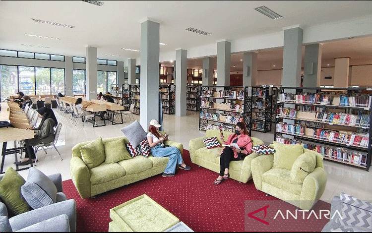 Arsip - Ruang baca di perpustakaan pada Dinas Perpustakaan dan Arsip Kalimantan Tengah, Palangka Raya, belum lama ini. (ANTARA/Muhammad Arif Hidayat)