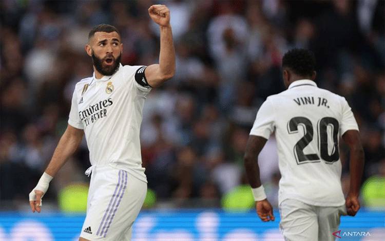 Penyerang Karim Benzema mencatatkan 352 gol untuk Real Madrid seusai hattrick melawan Almeria dalam lanjutan pertandingan LaLiga atau Liga Spanyol di stadion Santiago Bernabeu, Minggu pagi WIB.
