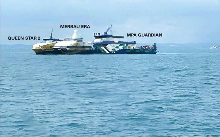 Kapal MV Queen Star 2 saat mengalami gangguan pada mesin di Perairan Singapura. ANTARA/HO-Medsos MPA of Singapore
