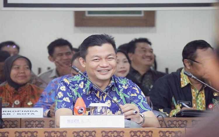 Wakil Bupati Lamandau Riko Porwanto saat mengikuti rapat koordinasi tingkat Provinsi Kalimantan Tengah. (FOTO : HENDI NURFALAH)