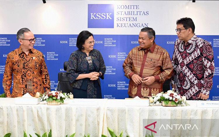 Menteri Keuangan (Menkeu) Sri Mulyani (kedua dari kiri) dalam Konferensi Pers Hasil Rapat Berkala Komite Stabilitas Sistem Keuangan (KSSK) II Tahun 2023 di Jakarta, Senin (08/05/2023). (ANTARA/HO-Kementerian Keuangan)