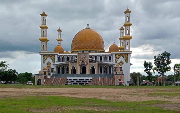 Masjid Agung Sukamara. (FOTO: NORHASANAH)