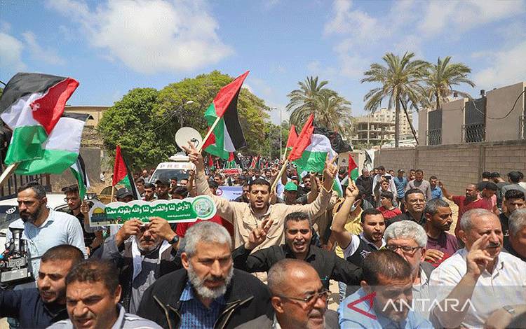 Arsip - Warga Palestina berunjuk rasa untuk memperingati Hari Nakba ke-74 di Gaza City, Palestina (15/5/2022). ANTARA/Xinhua/Rizek Abdeljawad/aa.