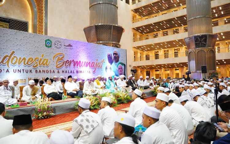Menteri Pertahanan RI Prabowo Subianto menghadiri halal bihalal Majlis Riyadlul Jannah di Mesjid Istiqlal, Jakarta, Sabtu (13/5/2023). (ANTARA/HO-Humas Kemenhan RI)