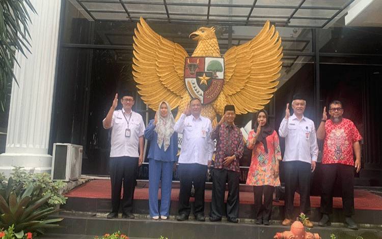 Anggota Komisi I DPRD Kapuas, Sri Umi Daryatun bersama Plt Bupati Kapuas HM Nafiah Ibnor kunjungi BPIP. (FOTO: IST)