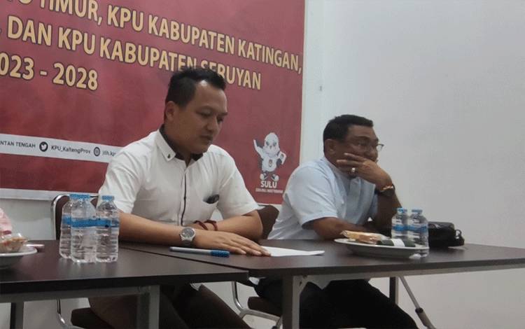 Konferensi pers timsel calon anggota KPU Gelombang 4 Kalteng di Sekertariat Timsel, Kamis 18 Mei 2023. (FOTO: HERMAWAN)