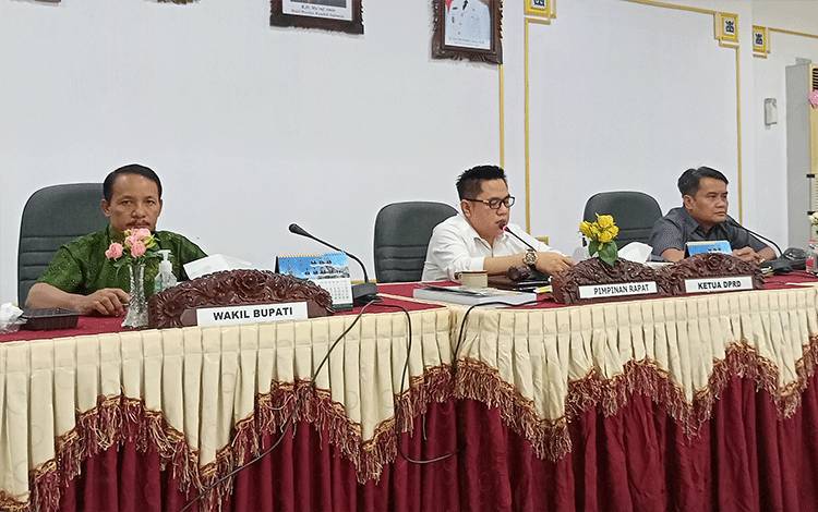 Rapat paripurna DPRD Barito Timur dengan agenda penutupan masa sidang II dan pembukaan masa sidang III tahun sidang 2023, Jumat, 19 Mei 2023. (FOTO: BOLE MALO)