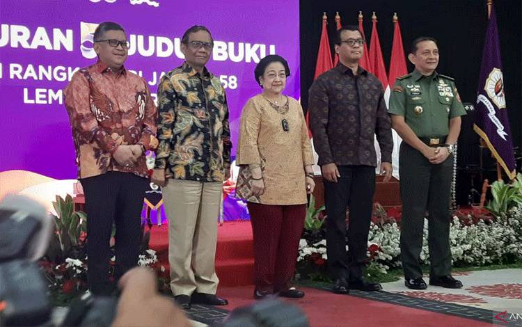 Presiden ke-5 RI Megawati Soekarnoputri dalam acara peluncuran buku Hari Jadi Ke-58 Lemhannas RI Tahun 2023 di Gedung Lemhannas, Jakarta Pusat, Sabtu (20/5/2023). ANTARA/Narda Margaretha Sinambela