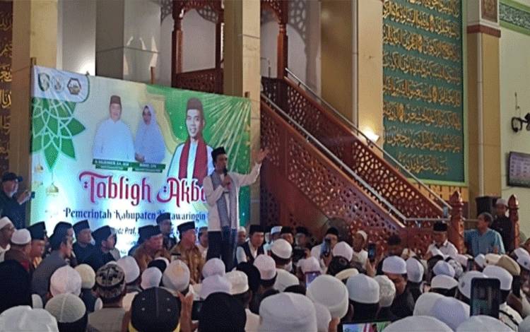 Ustaz Abdul Somad saat memberikan tausiyah di Masjid Wahyu Al-Hadi Kawasan Islamic Center Jalan Jenderal Sudirman Sampit, Senin, 22 Mei 2023.(FOTO: NISA)