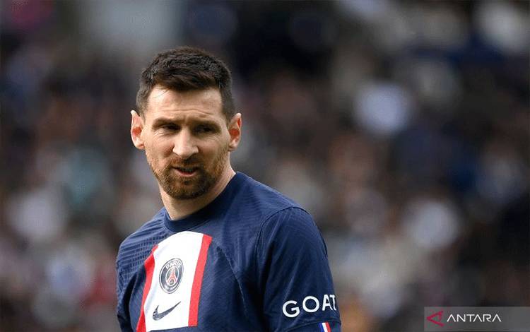 Pemain asal Argentina Lionel Messi saat memperkuat klub Liga Prancis Paris Saint Germain dalam pertandingan melawan FC Lorient di Parc des Princes Stadium Paris 30 April 2023. (AFP/FRANCK FIFE)