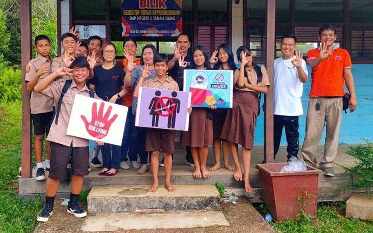 DP3ADALDULKB Murung Raya bekerjasama dengan Sekolah Siaga Kependudukan (SSK) SMPN 2 Tanah Siang gentang Penyuluhan kesehatan Reproduksi hingga Pernikahan Dini, baru-baru ini.