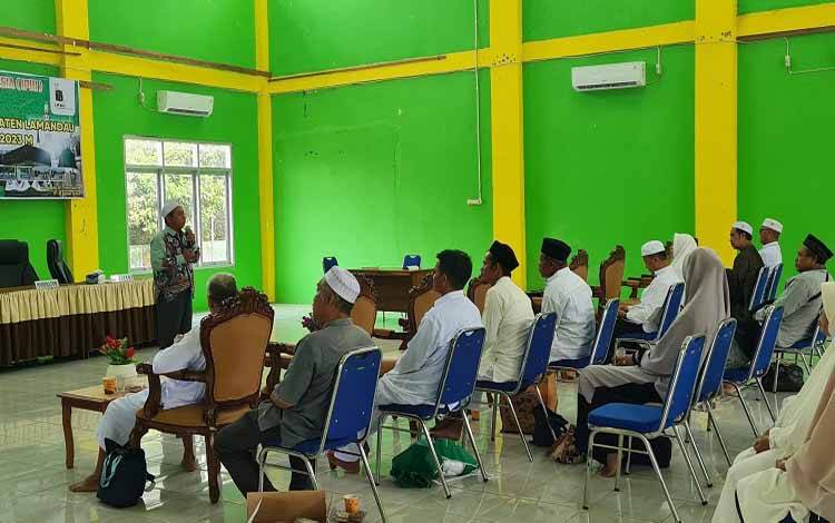 IPHI Kabupaten Lamandau tengah menggelar manasik haji diikuti sejumlah calon jemaah haji yang berangkat 2023. (FOTO: HENDI NURFALAH)