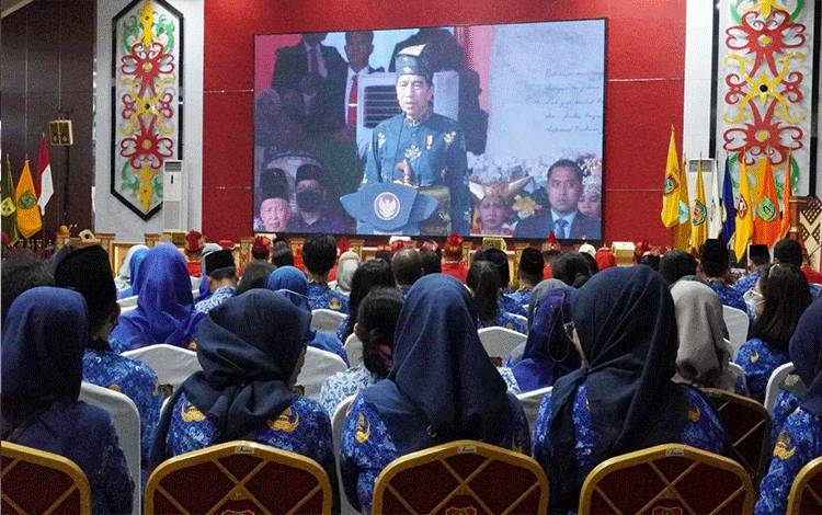 Aparatur sipil Kalteng saat mengikuti upacara peringatan hari lahir pancasila secara virtual dari Aula Jayang Tingang, Kamis 1 Juni 2023. (FOTO: IST)