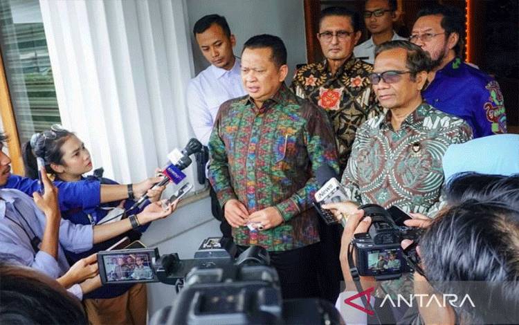 Ketua MPR RI Bambang Soesatyo (baris depan kiri). (ANTARA/HO-MPR RI)