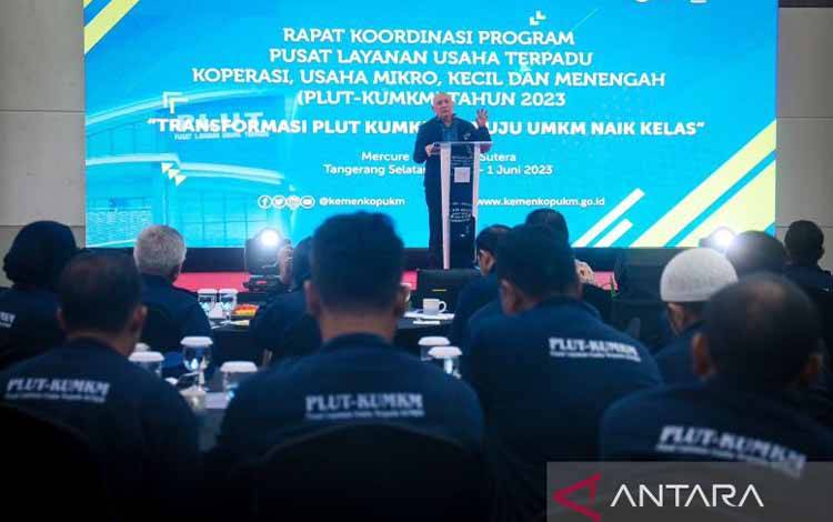Menteri Koperasi dan UKM (MenKopUKM) Teten Masduki dalam sambutannya pada acara Rapat Koordinasi (Rakor) PLUT-KUMKM Tahun 2023 di Tangerang Selatan, Rabu (31/5). ANTARA/HO-KemenKopUKM.