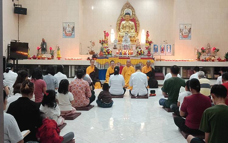 Perayaan Waisak di Vihara Avalokitesvara Sampit, Sabtu, 3 Juni 2023. (FOTO: DEWIP)