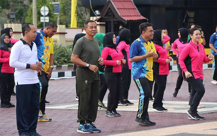 Olahraga bersama antara TNI dan Polri di gagas Polres Seruyan, Selasa, 6 Juni 2023 (Foto ; Ist)