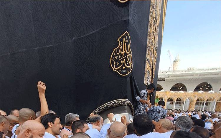 Umat Islam melaksanakan umrah di Masjidil Haram, Arab Saudi. (ANTARA/Wahyu Putro A.)
