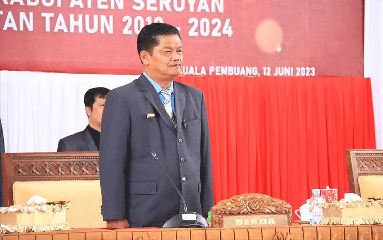 Sekda Seruyan Djainuddin Noor saat menghadiri pelantikan Pengganti Antar Waktu (PAW) Anggota DPRD Kabupaten Seruyan untuk sisa masa jabatan periode 2019-2024 (Foto ; Ist)