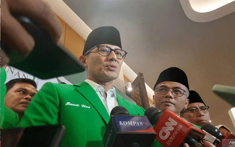 Menteri Pariwisata dan Ekonomi Kreatif Sandiaga Salahuddin Uno usai Rapat Pimpinan Nasional (Rapimnas) VI PPP VI di Hotel Sultan, Jakarta, Sabtu (17/6/2023). (ANTARA/Narda Margaretha Sinambela)
