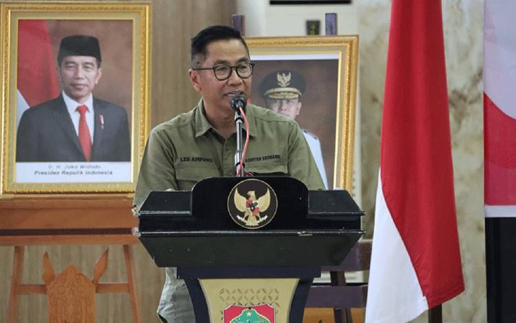 Asisten Perekonomian dan Pembangunan Setda Provinsi Kalimantan Tengah Leonard S. Ampung saat menyampaikan sambutannya. (FOTO: IST)